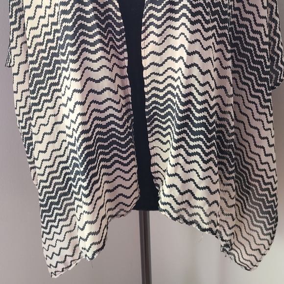 Thin Light Patterned Cardigan - Picture 5 of 6